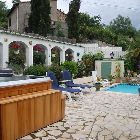 Du Pont Bed and Breakfast *